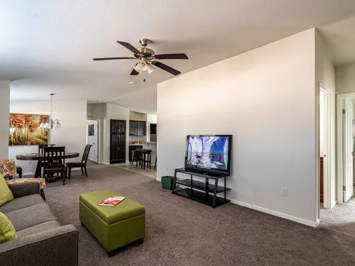 Canyon Lake 28563G living room